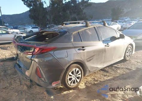 2020 Toyota Prius Prime Le из США, поврежденный, VIN JTDKARFP5L3147884